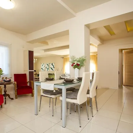 De Manu * Rhodes City