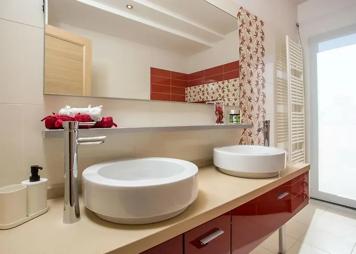 De Manu * Rhodes City