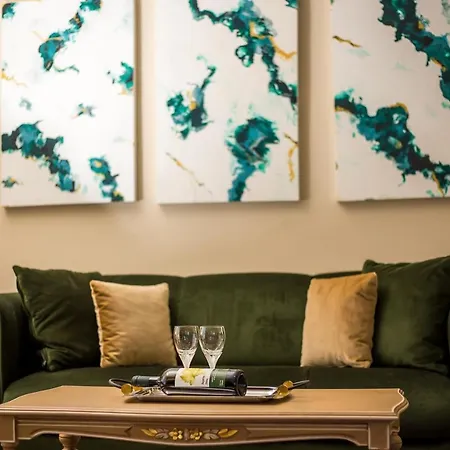 De Manu * Rhodes City