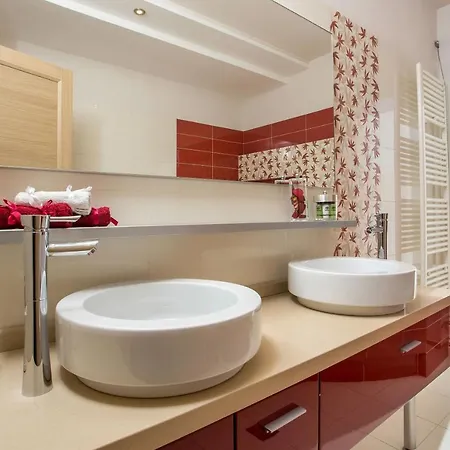 De Manu * Rhodes City