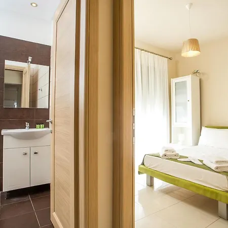 De Manu * Rhodes City