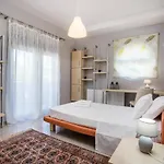 De Manu Villa *