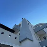 Villa De Manu