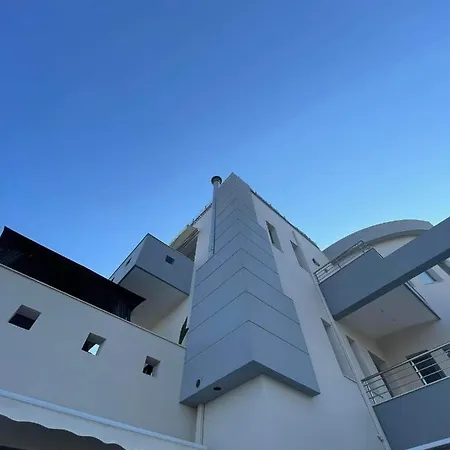 Villa De Manu