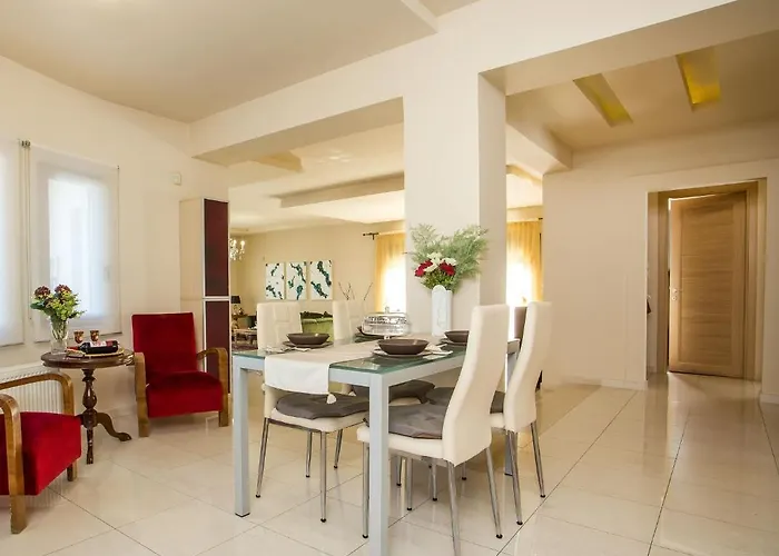 De Manu * Rhodes City